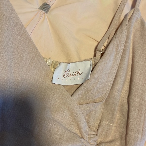 Cute, summer, casual dress. Only worn twice to graduation and Sorority rush. - Picture 4 of 4